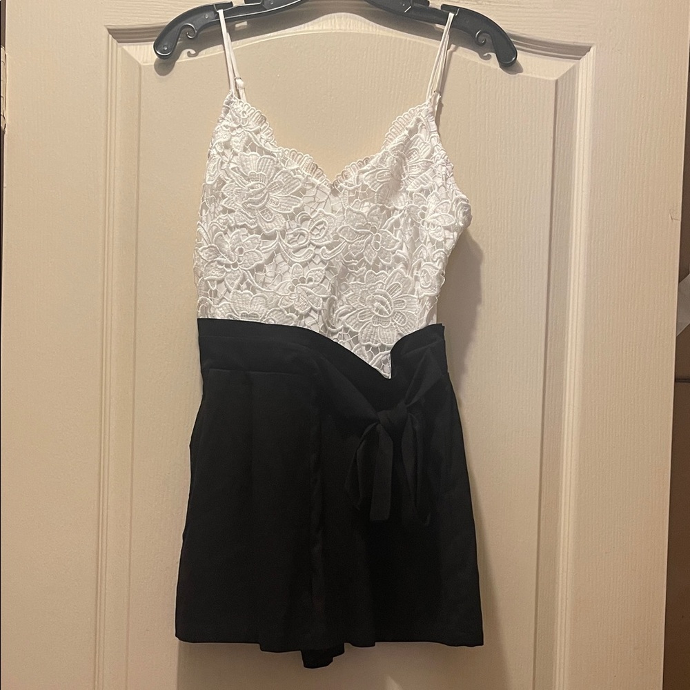 NWOT, Love Tree romper